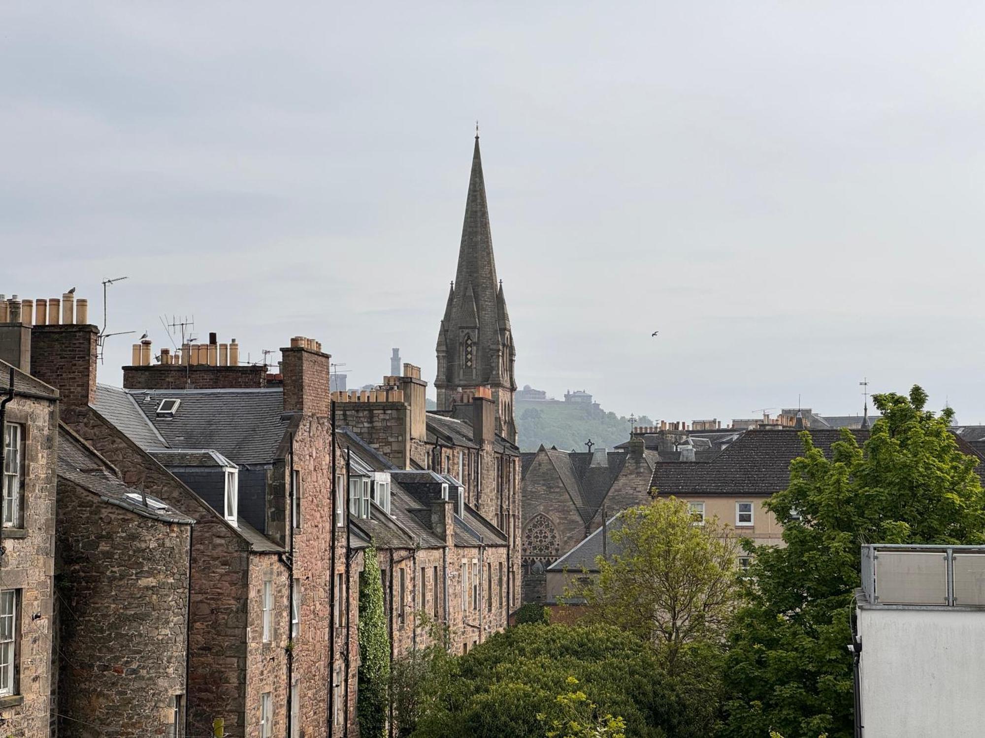 Arthurs Penthouse - Central Leith Walk 2-storey - Free Parking & Fast Wifi Appartement Edinburgh